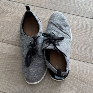 TOMS Men's Black and Gray Sneakers